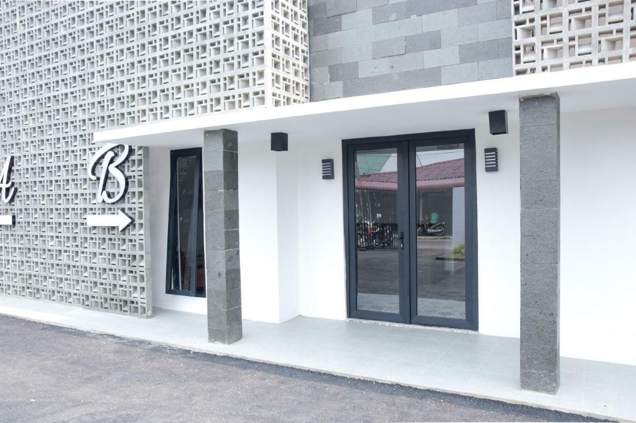 RedDoorz Plus near UNIMED Medan Exterior foto