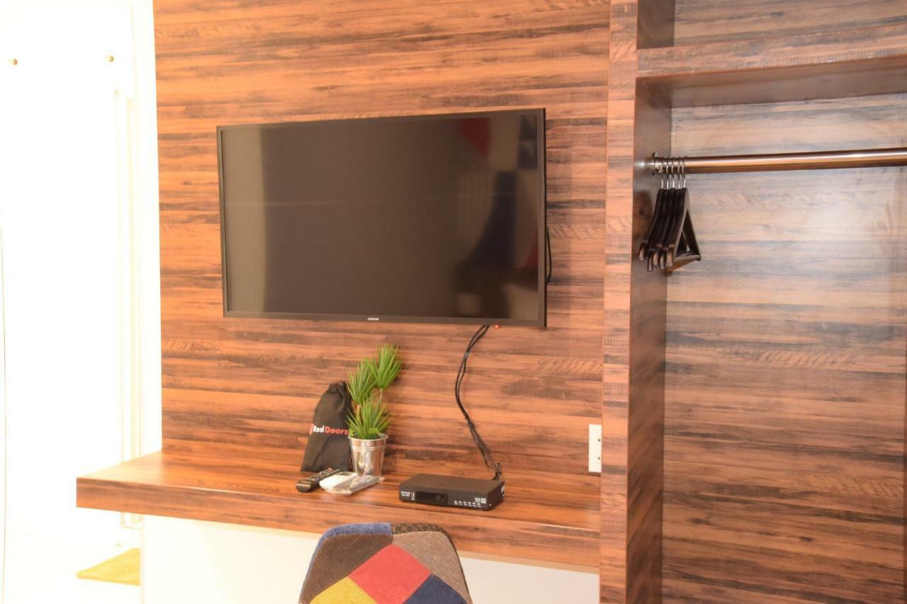 RedDoorz Plus near UNIMED Medan Exterior foto